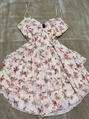 Windsor Floral Ruffle Dress - Size [L]